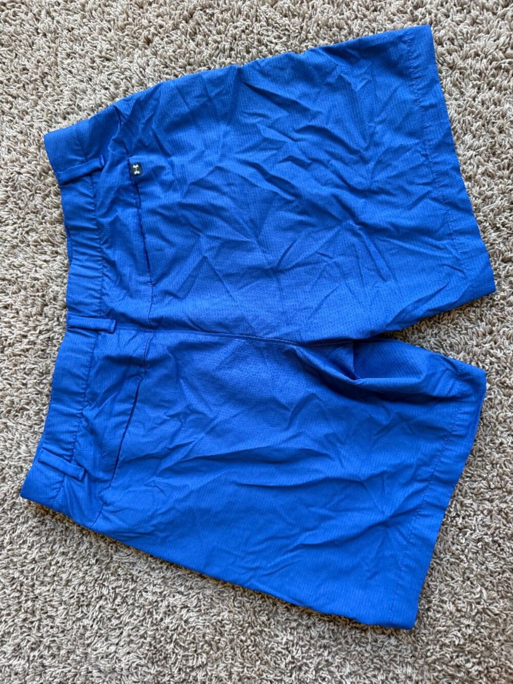 Under Armour Golf Shorts; Size 38 Waist; Bright blue color